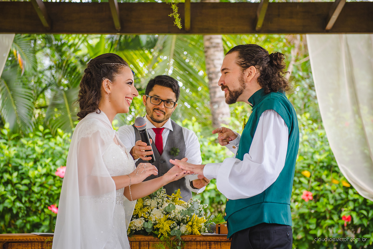 Lindo casamento no estilo Celta medieval realizado na serra por fotógrafos de casamento de Vila Velha fotógrafos de casamento de Vitória fotógrafos de casamento de Serra com sapateado irlandês noivo e noiva com roupas originais e diferentes