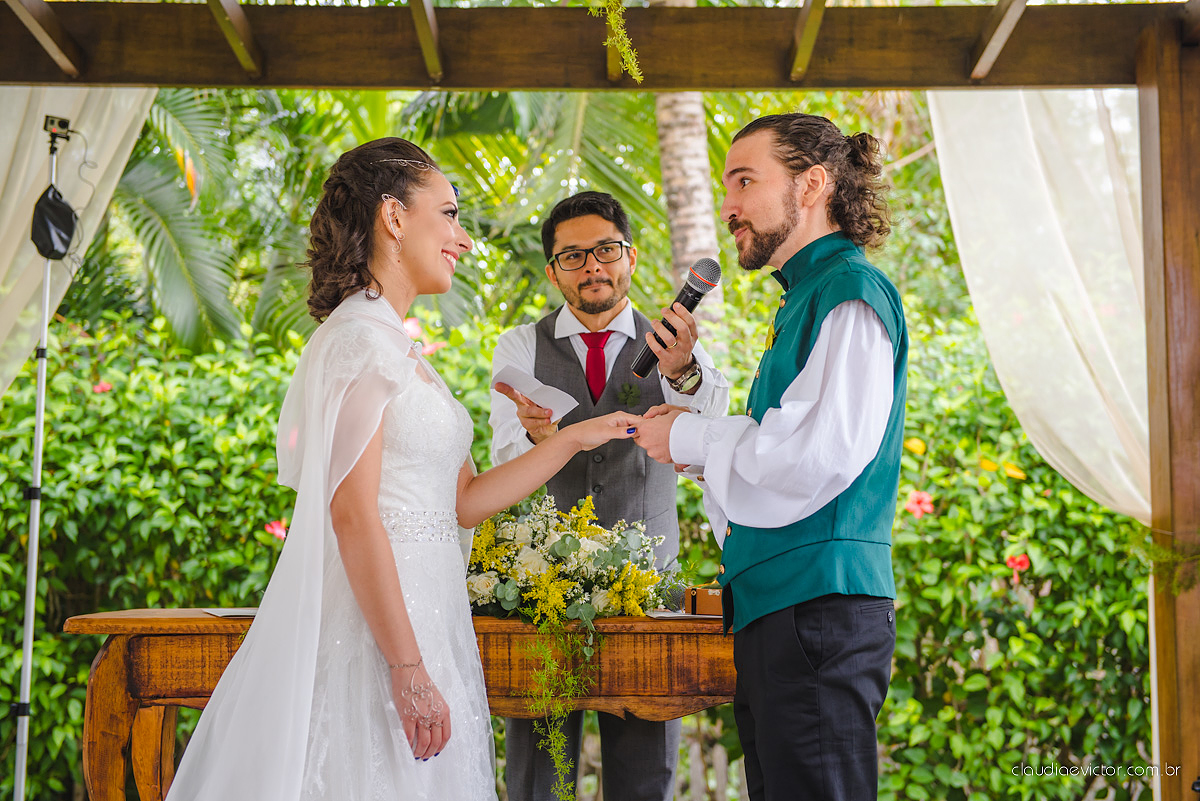 Lindo casamento no estilo Celta medieval realizado na serra por fotógrafos de casamento de Vila Velha fotógrafos de casamento de Vitória fotógrafos de casamento de Serra com sapateado irlandês noivo e noiva com roupas originais e diferentes