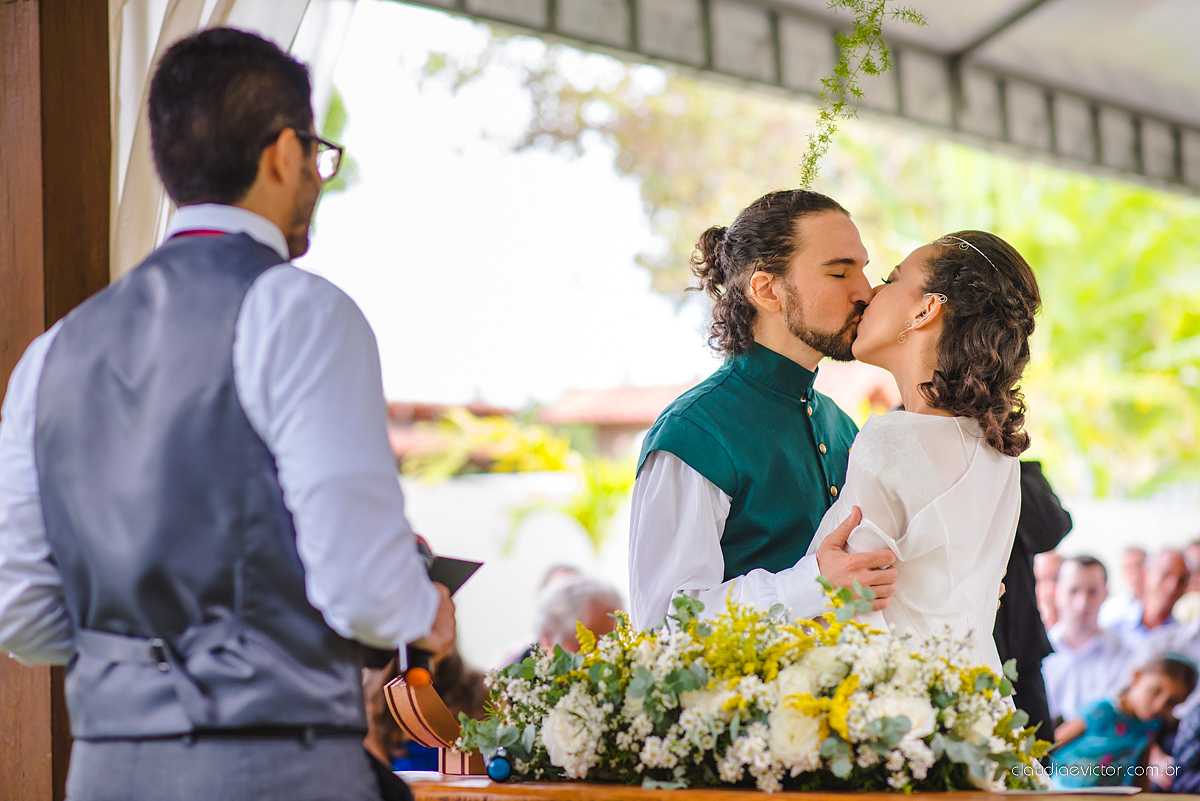 Lindo casamento no estilo Celta medieval realizado na serra por fotógrafos de casamento de Vila Velha fotógrafos de casamento de Vitória fotógrafos de casamento de Serra com sapateado irlandês noivo e noiva com roupas originais e diferentes