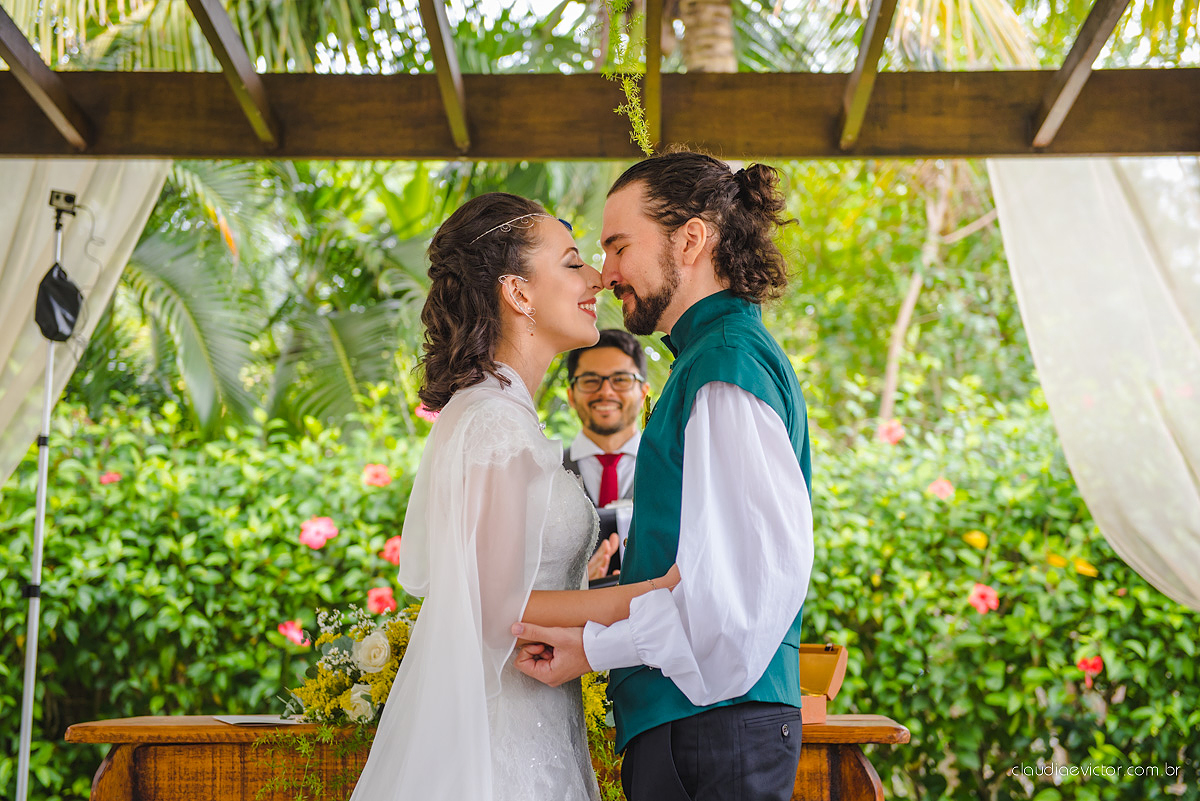 Lindo casamento no estilo Celta medieval realizado na serra por fotógrafos de casamento de Vila Velha fotógrafos de casamento de Vitória fotógrafos de casamento de Serra com sapateado irlandês noivo e noiva com roupas originais e diferentes