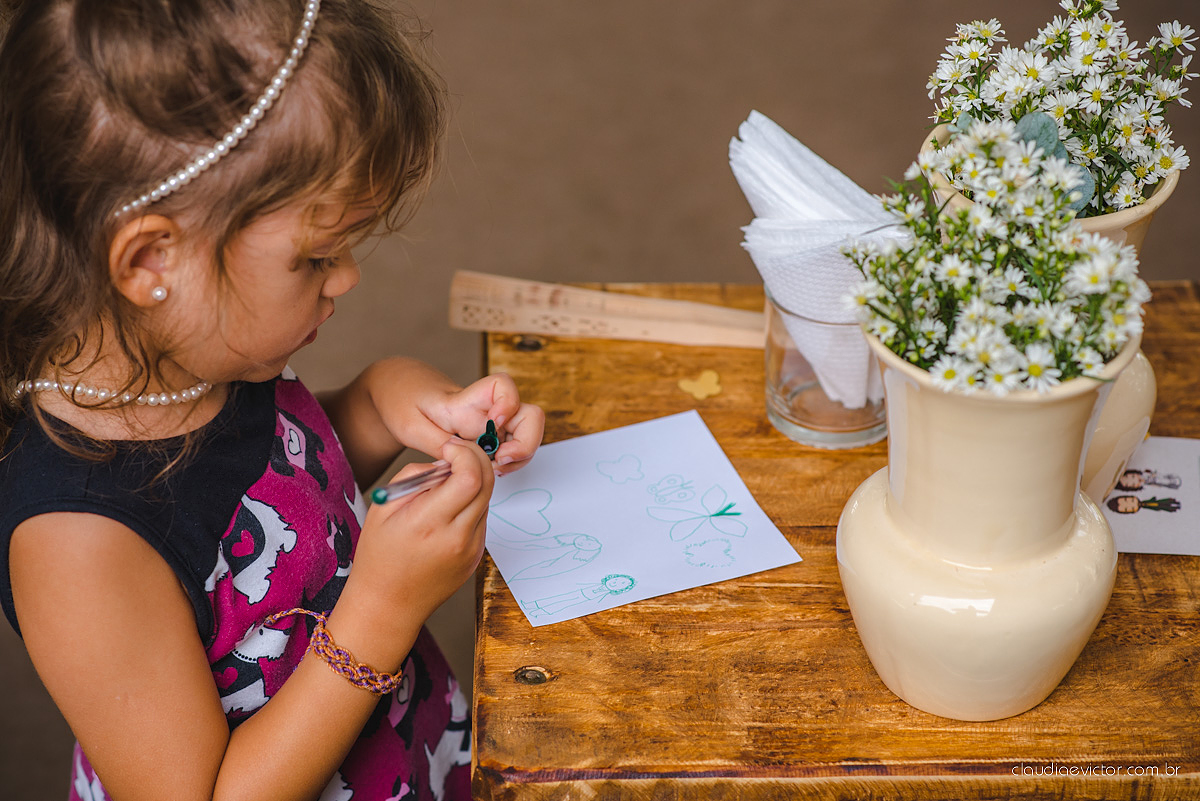 Lindo casamento no estilo Celta medieval realizado na serra por fotógrafos de casamento de Vila Velha fotógrafos de casamento de Vitória fotógrafos de casamento de Serra com sapateado irlandês noivo e noiva com roupas originais e diferentes