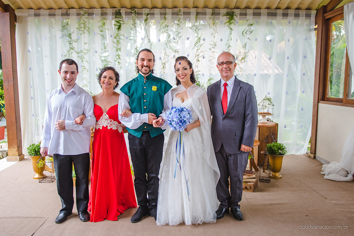 Lindo casamento no estilo Celta medieval realizado na serra por fotógrafos de casamento de Vila Velha fotógrafos de casamento de Vitória fotógrafos de casamento de Serra com sapateado irlandês noivo e noiva com roupas originais e diferentes