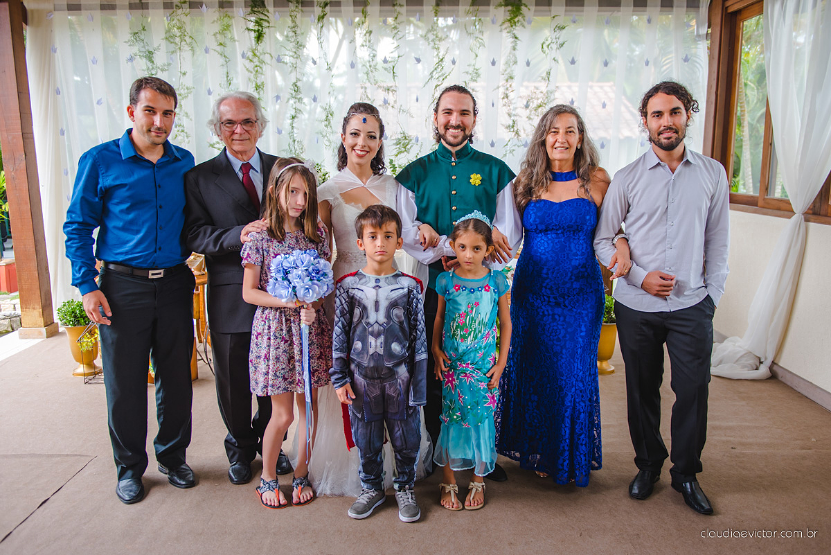 Lindo casamento no estilo Celta medieval realizado na serra por fotógrafos de casamento de Vila Velha fotógrafos de casamento de Vitória fotógrafos de casamento de Serra com sapateado irlandês noivo e noiva com roupas originais e diferentes