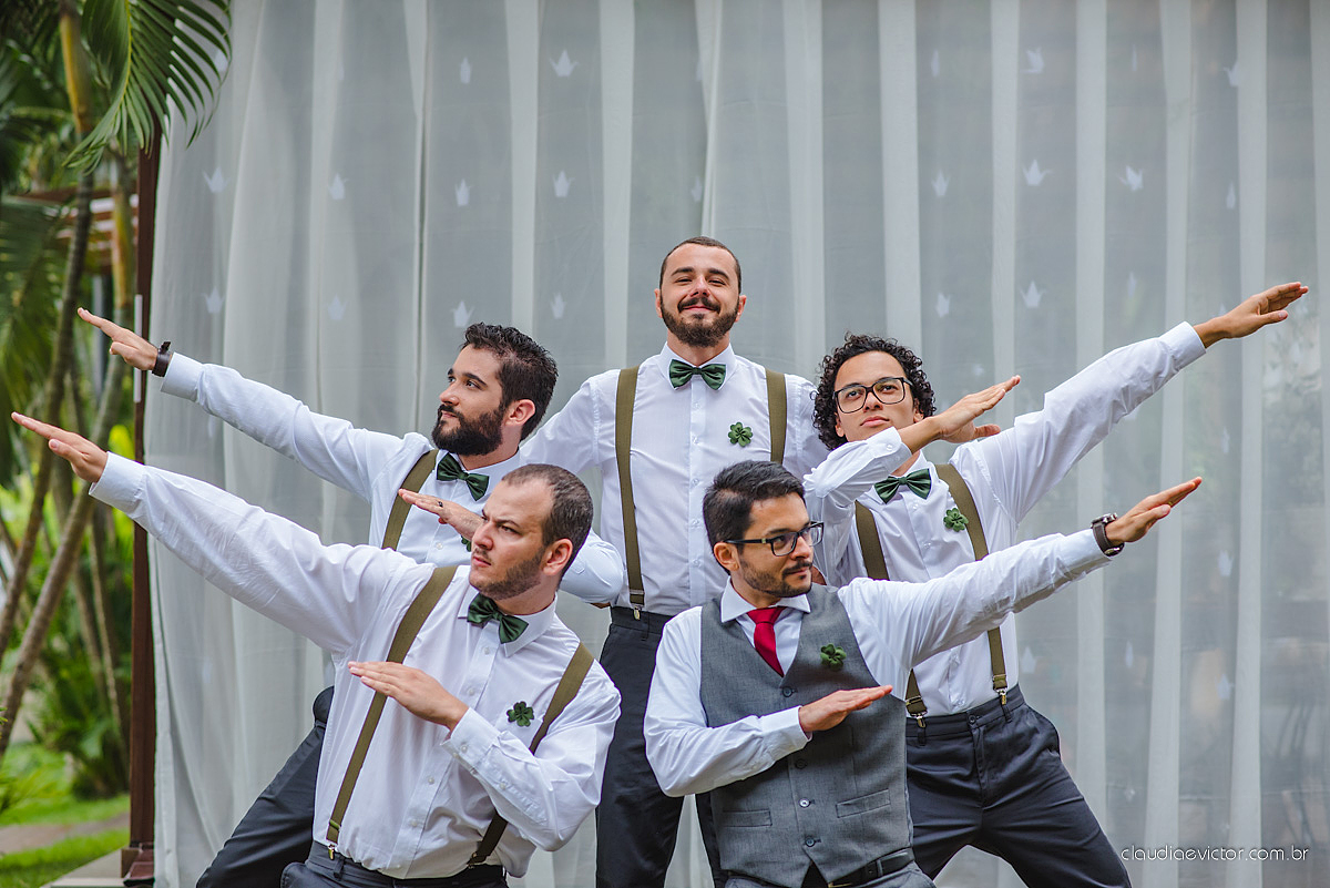 Lindo casamento no estilo Celta medieval realizado na serra por fotógrafos de casamento de Vila Velha fotógrafos de casamento de Vitória fotógrafos de casamento de Serra com sapateado irlandês noivo e noiva com roupas originais e diferentes