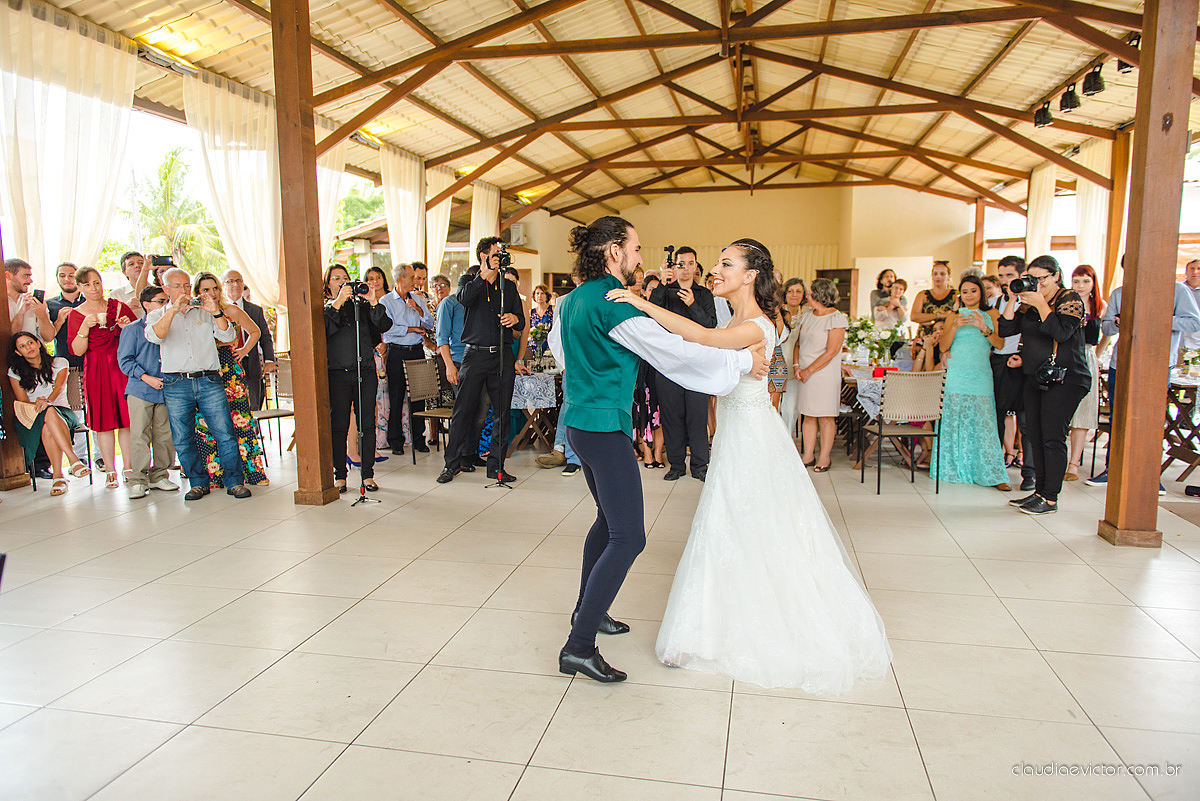 Lindo casamento no estilo Celta medieval realizado na serra por fotógrafos de casamento de Vila Velha fotógrafos de casamento de Vitória fotógrafos de casamento de Serra com sapateado irlandês noivo e noiva com roupas originais e diferentes
