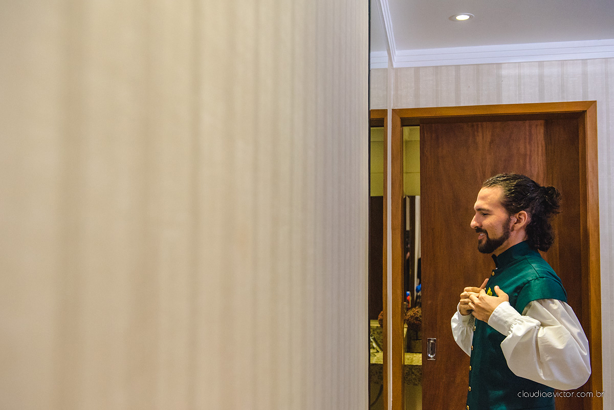 Lindo casamento no estilo Celta medieval realizado na serra por fotógrafos de casamento de Vila Velha fotógrafos de casamento de Vitória fotógrafos de casamento de Serra com sapateado irlandês noivo e noiva com roupas originais e diferentes