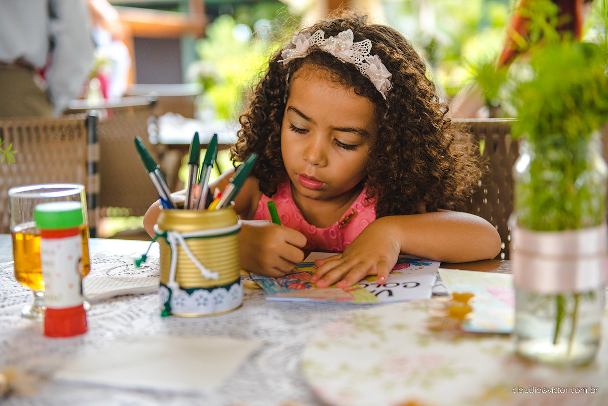 Lindo casamento no estilo Celta medieval realizado na serra por fotógrafos de casamento de Vila Velha fotógrafos de casamento de Vitória fotógrafos de casamento de Serra com sapateado irlandês noivo e noiva com roupas originais e diferentes