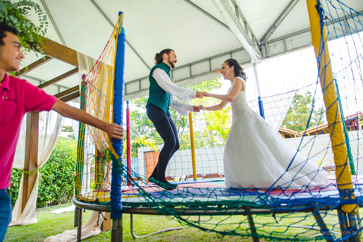 Lindo casamento no estilo Celta medieval realizado na serra por fotógrafos de casamento de Vila Velha fotógrafos de casamento de Vitória fotógrafos de casamento de Serra com sapateado irlandês noivo e noiva com roupas originais e diferentes