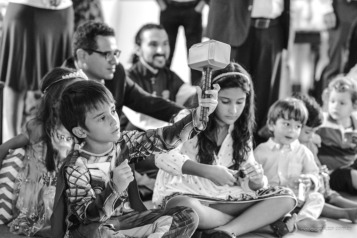 Lindo casamento no estilo Celta medieval realizado na serra por fotógrafos de casamento de Vila Velha fotógrafos de casamento de Vitória fotógrafos de casamento de Serra com sapateado irlandês noivo e noiva com roupas originais e diferentes