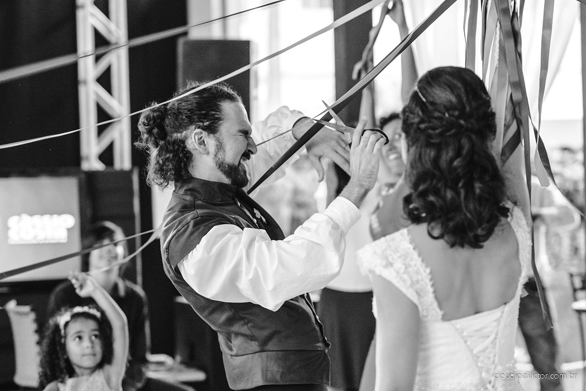 Lindo casamento no estilo Celta medieval realizado na serra por fotógrafos de casamento de Vila Velha fotógrafos de casamento de Vitória fotógrafos de casamento de Serra com sapateado irlandês noivo e noiva com roupas originais e diferentes