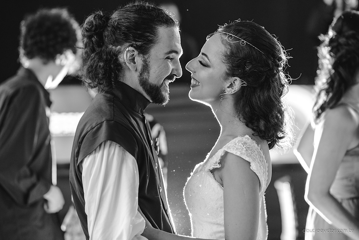 Lindo casamento no estilo Celta medieval realizado na serra por fotógrafos de casamento de Vila Velha fotógrafos de casamento de Vitória fotógrafos de casamento de Serra com sapateado irlandês noivo e noiva com roupas originais e diferentes