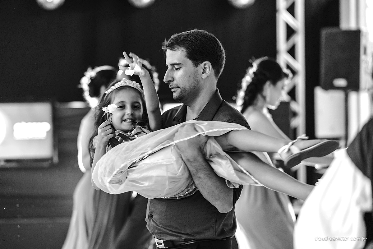Lindo casamento no estilo Celta medieval realizado na serra por fotógrafos de casamento de Vila Velha fotógrafos de casamento de Vitória fotógrafos de casamento de Serra com sapateado irlandês noivo e noiva com roupas originais e diferentes