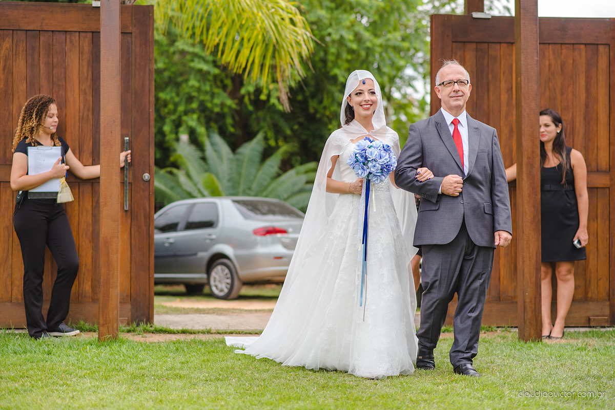 Lindo casamento no estilo Celta medieval realizado na serra por fotógrafos de casamento de Vila Velha fotógrafos de casamento de Vitória fotógrafos de casamento de Serra com sapateado irlandês noivo e noiva com roupas originais e diferentes