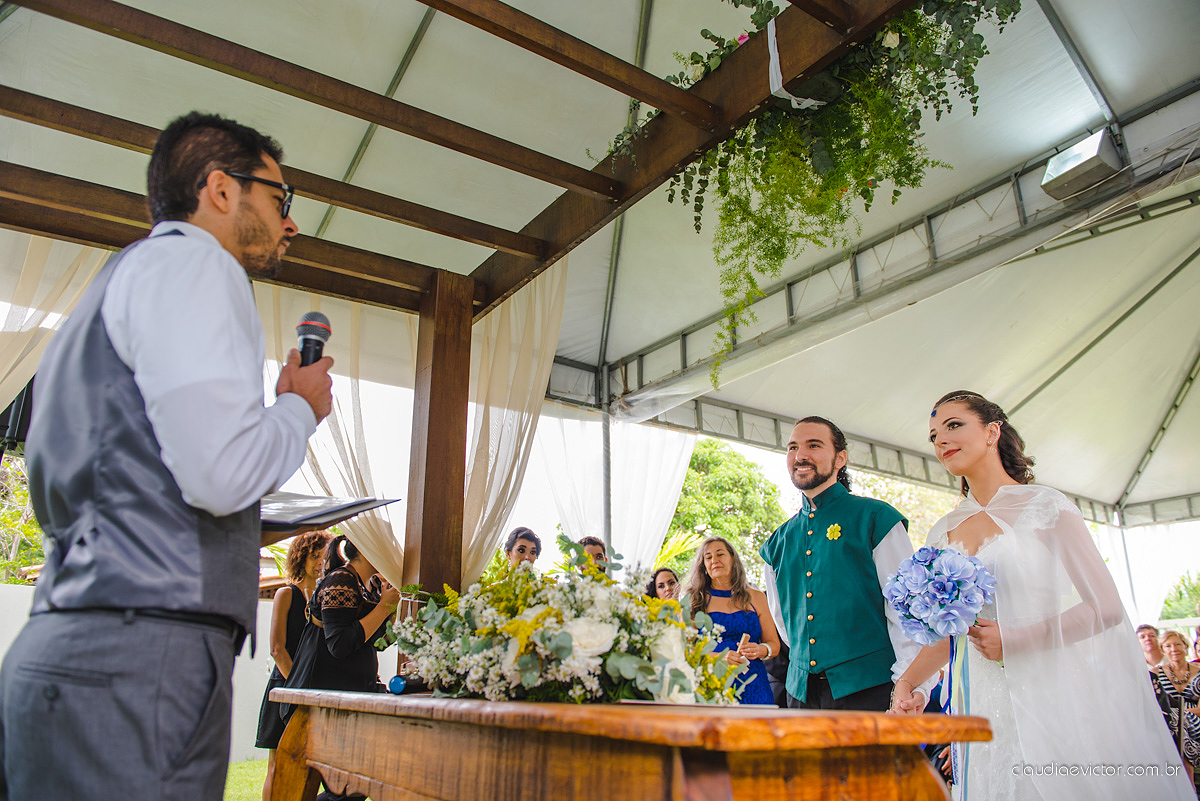 Lindo casamento no estilo Celta medieval realizado na serra por fotógrafos de casamento de Vila Velha fotógrafos de casamento de Vitória fotógrafos de casamento de Serra com sapateado irlandês noivo e noiva com roupas originais e diferentes