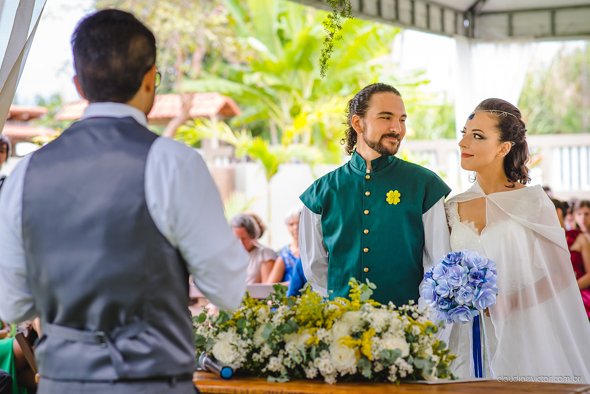 Lindo casamento no estilo Celta medieval realizado na serra por fotógrafos de casamento de Vila Velha fotógrafos de casamento de Vitória fotógrafos de casamento de Serra com sapateado irlandês noivo e noiva com roupas originais e diferentes