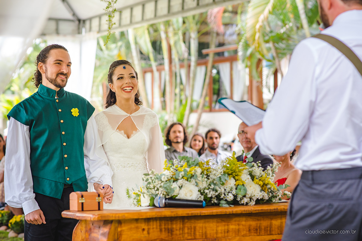 Lindo casamento no estilo Celta medieval realizado na serra por fotógrafos de casamento de Vila Velha fotógrafos de casamento de Vitória fotógrafos de casamento de Serra com sapateado irlandês noivo e noiva com roupas originais e diferentes
