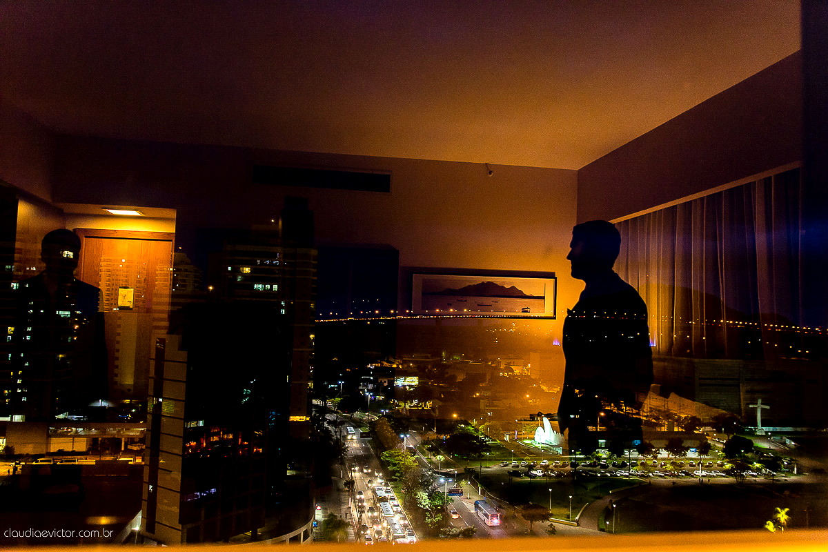 book, bride, casamento, ensaio, externa, fotógrafo de casamento de Vila Velha fotógrafo de casamento de Vitória fotógrafo de casamento de Serra Espirito Santo ES fotos criativas de casamento