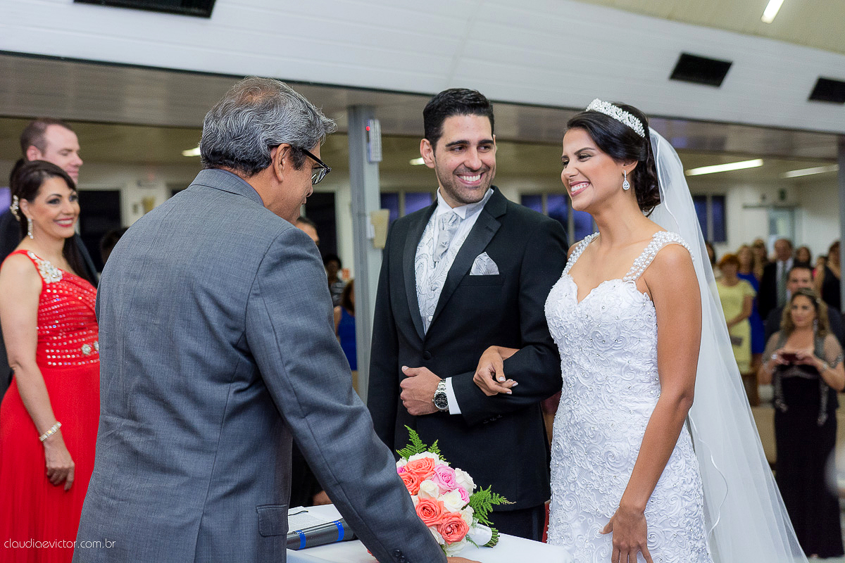 book, bride, casamento, ensaio, externa, fotógrafo de casamento de Vila Velha fotógrafo de casamento de Vitória fotógrafo de casamento de Serra Espirito Santo ES fotos criativas de casamento