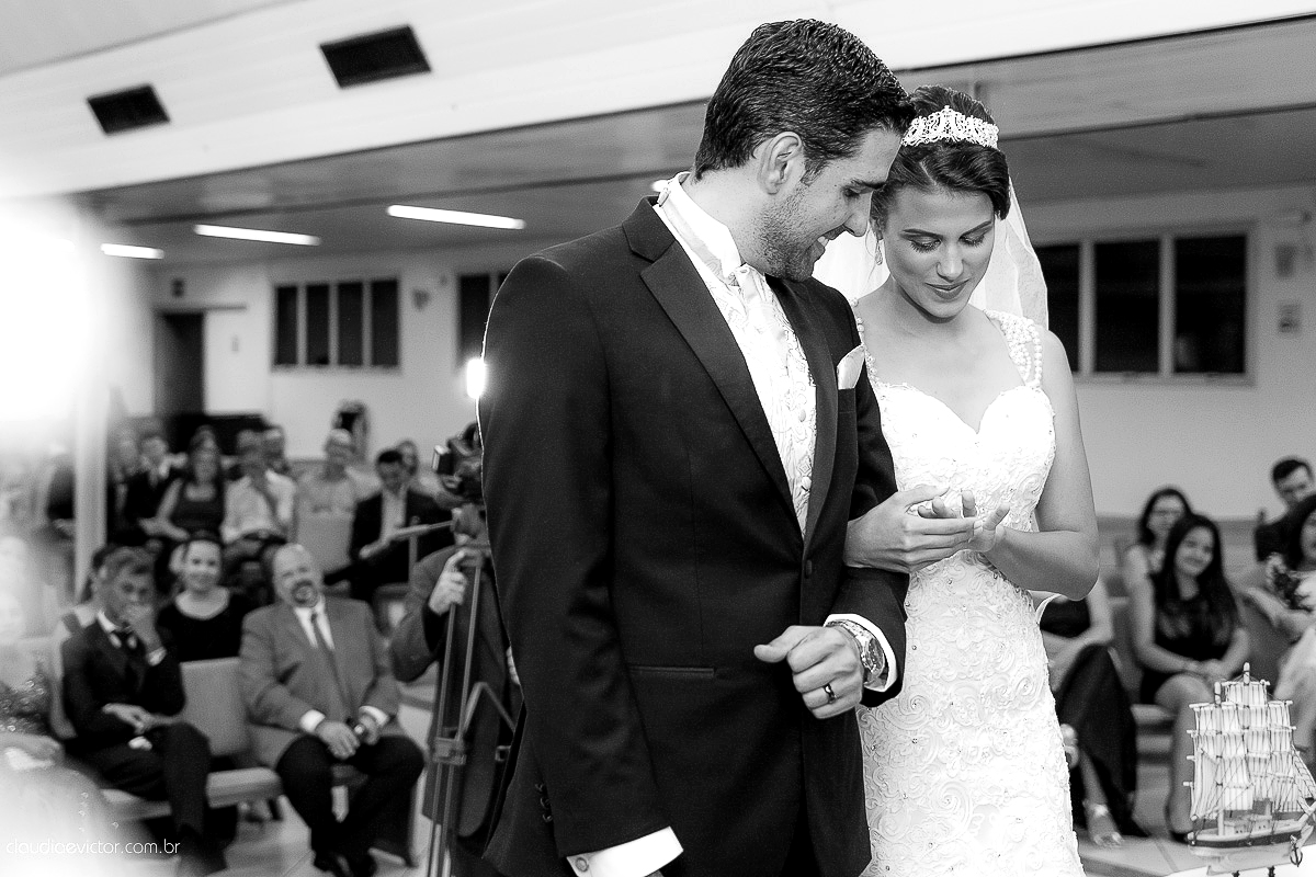 book, bride, casamento, ensaio, externa, fotógrafo de casamento de Vila Velha fotógrafo de casamento de Vitória fotógrafo de casamento de Serra Espirito Santo ES fotos criativas de casamento