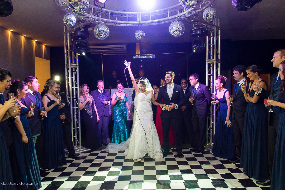 book, bride, casamento, ensaio, externa, fotógrafo de casamento de Vila Velha fotógrafo de casamento de Vitória fotógrafo de casamento de Serra Espirito Santo ES fotos criativas de casamento