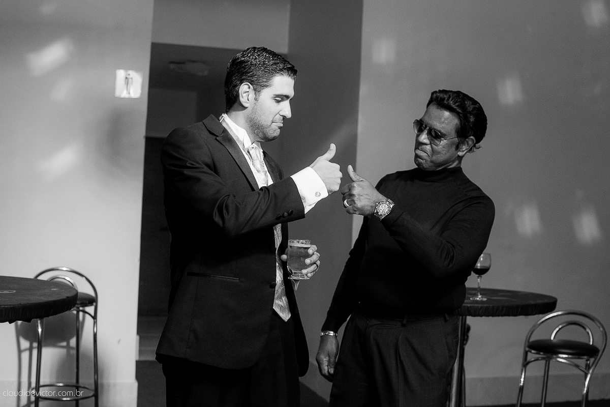 book, bride, casamento, ensaio, externa, fotógrafo de casamento de Vila Velha fotógrafo de casamento de Vitória fotógrafo de casamento de Serra Espirito Santo ES fotos criativas de casamento