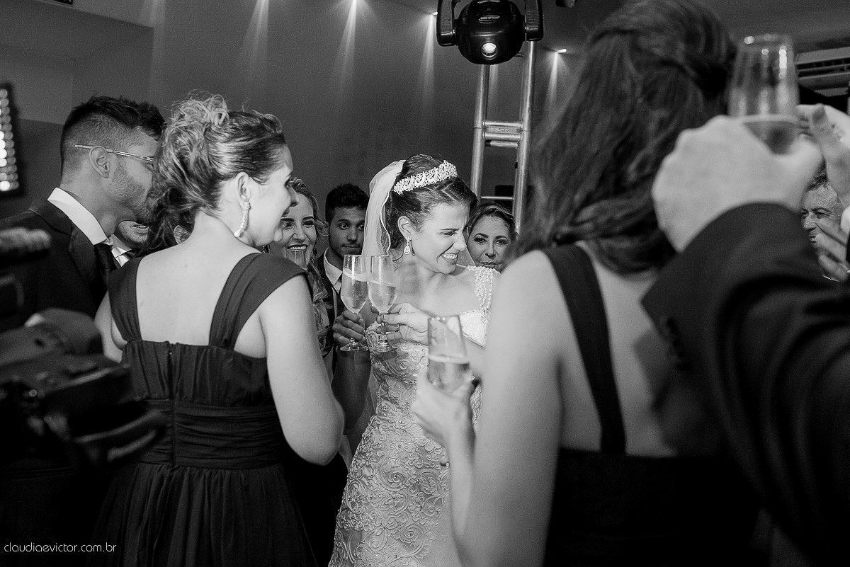 book, bride, casamento, ensaio, externa, fotógrafo de casamento de Vila Velha fotógrafo de casamento de Vitória fotógrafo de casamento de Serra Espirito Santo ES fotos criativas de casamento