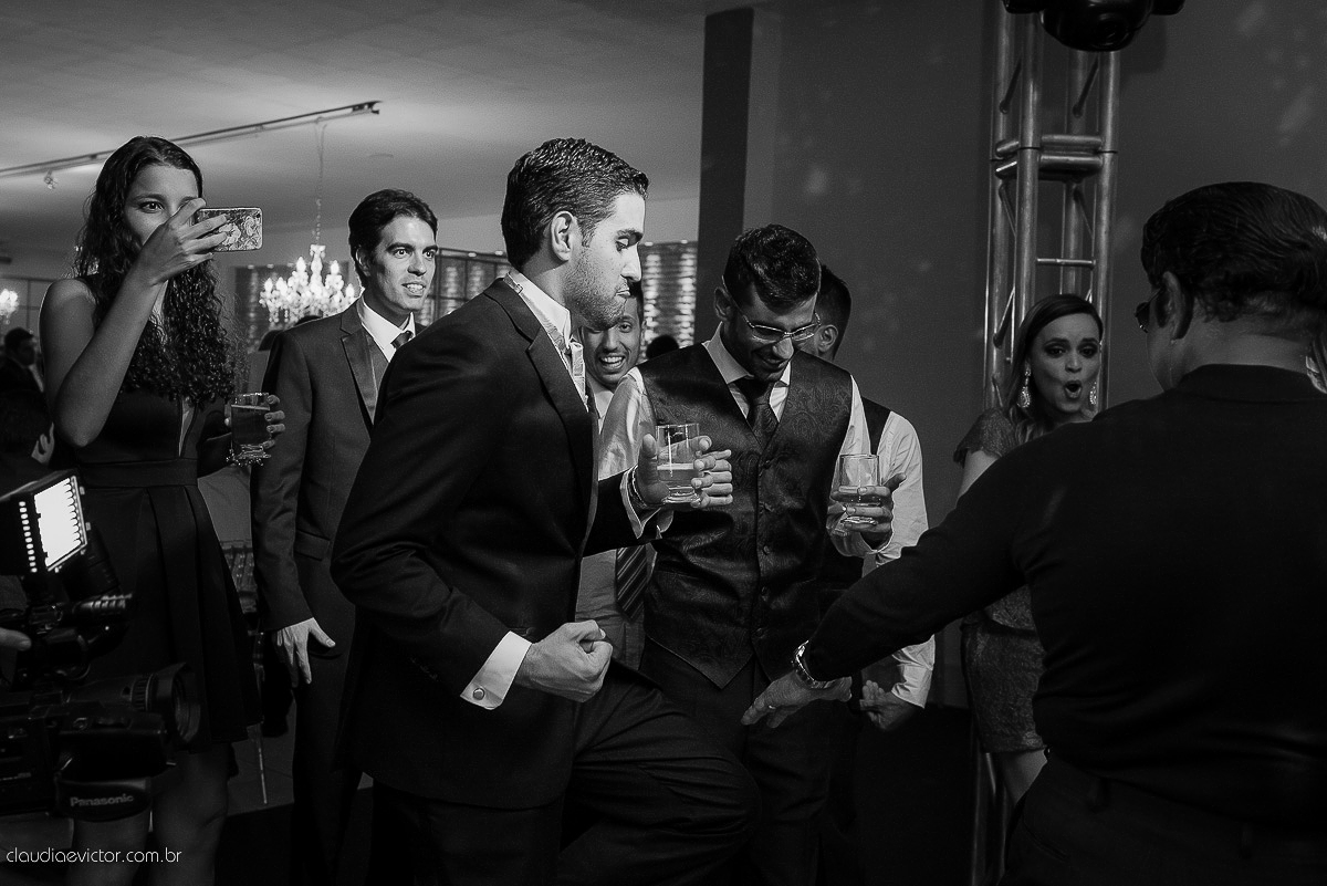 book, bride, casamento, ensaio, externa, fotógrafo de casamento de Vila Velha fotógrafo de casamento de Vitória fotógrafo de casamento de Serra Espirito Santo ES fotos criativas de casamento