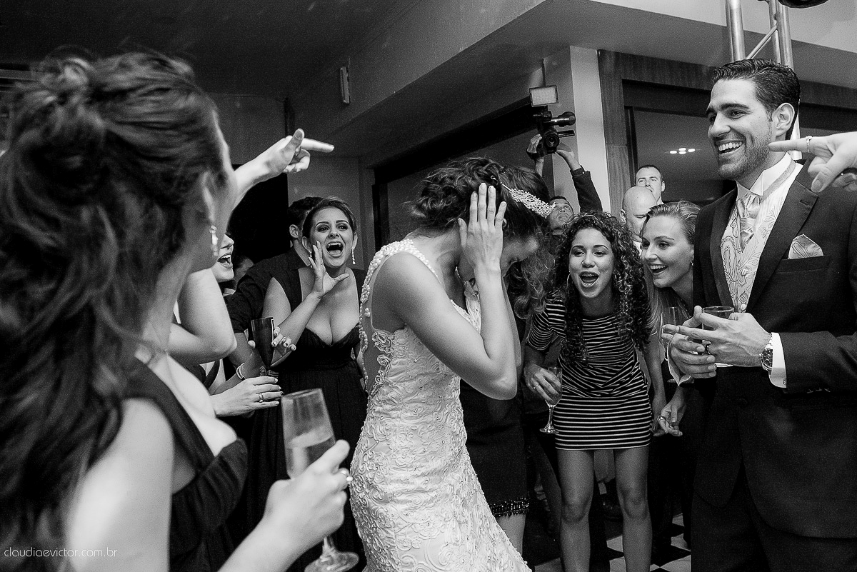 book, bride, casamento, ensaio, externa, fotógrafo de casamento de Vila Velha fotógrafo de casamento de Vitória fotógrafo de casamento de Serra Espirito Santo ES fotos criativas de casamento