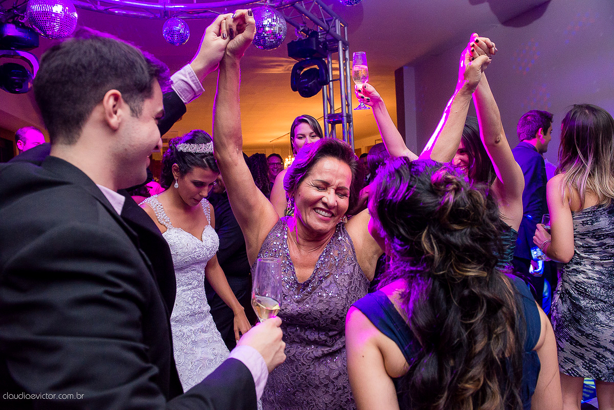 book, bride, casamento, ensaio, externa, fotógrafo de casamento de Vila Velha fotógrafo de casamento de Vitória fotógrafo de casamento de Serra Espirito Santo ES fotos criativas de casamento