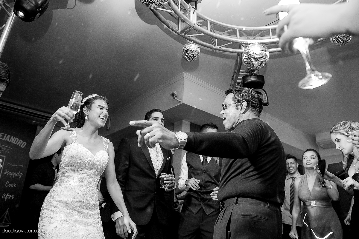 book, bride, casamento, ensaio, externa, fotógrafo de casamento de Vila Velha fotógrafo de casamento de Vitória fotógrafo de casamento de Serra Espirito Santo ES fotos criativas de casamento