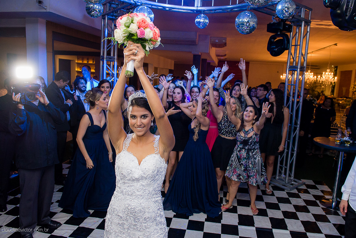 book, bride, casamento, ensaio, externa, fotógrafo de casamento de Vila Velha fotógrafo de casamento de Vitória fotógrafo de casamento de Serra Espirito Santo ES fotos criativas de casamento