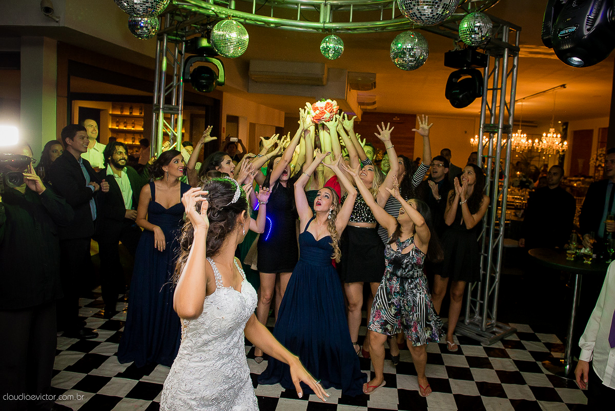 book, bride, casamento, ensaio, externa, fotógrafo de casamento de Vila Velha fotógrafo de casamento de Vitória fotógrafo de casamento de Serra Espirito Santo ES fotos criativas de casamento