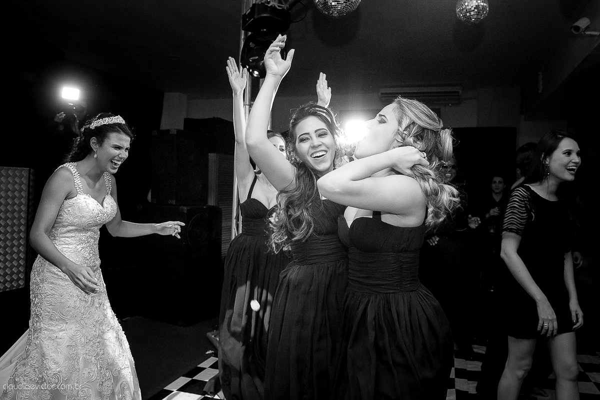 book, bride, casamento, ensaio, externa, fotógrafo de casamento de Vila Velha fotógrafo de casamento de Vitória fotógrafo de casamento de Serra Espirito Santo ES fotos criativas de casamento