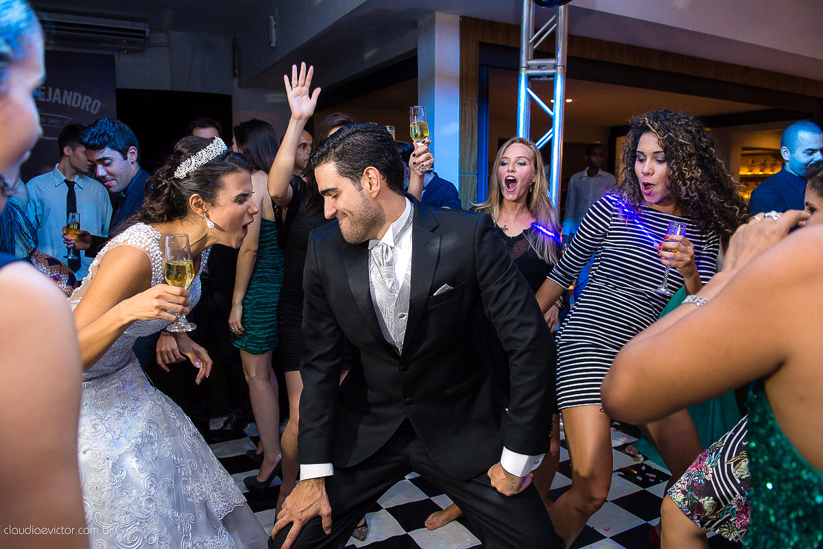 book, bride, casamento, ensaio, externa, fotógrafo de casamento de Vila Velha fotógrafo de casamento de Vitória fotógrafo de casamento de Serra Espirito Santo ES fotos criativas de casamento