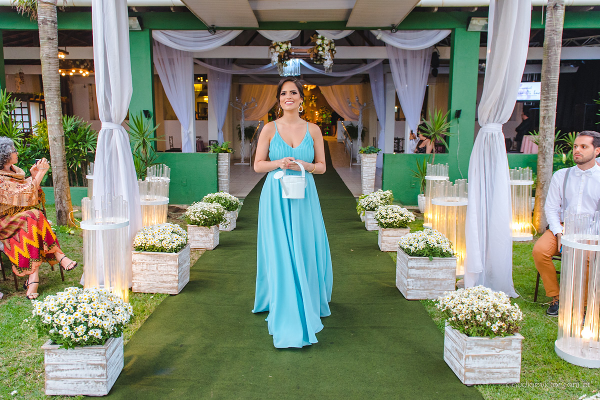 Lindo casamento realizado no cerimonial Casa di Lucca praia com noivo e noiva e vestido de noivo, cachorrinhos e pista de dança por fotógrafos de casamento de Vila Velha fotógrafos de casamento de Vitória fotógrafos de casamento de Serra ES
