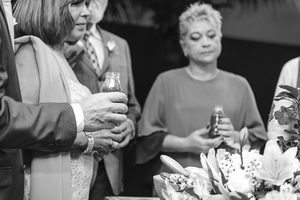 Lindo casamento realizado no cerimonial Casa di Lucca praia com noivo e noiva e vestido de noivo, cachorrinhos e pista de dança por fotógrafos de casamento de Vila Velha fotógrafos de casamento de Vitória fotógrafos de casamento de Serra ES