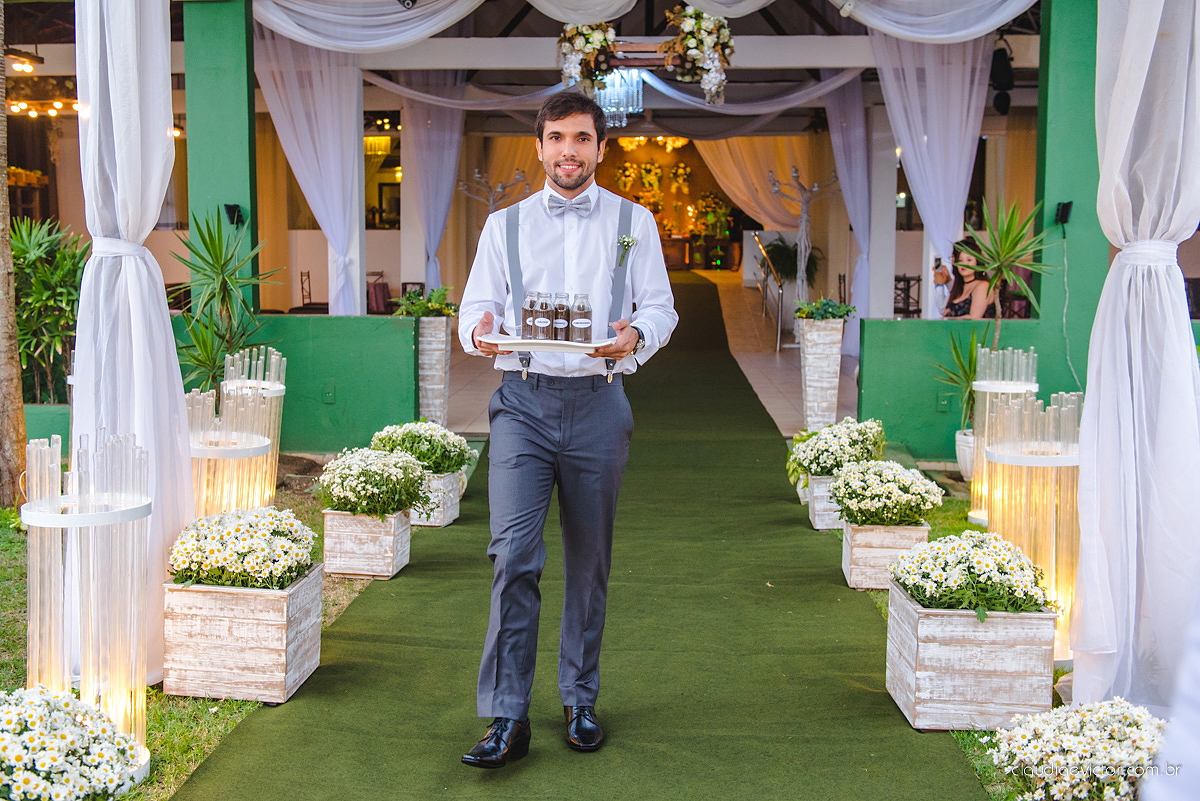 Lindo casamento realizado no cerimonial Casa di Lucca praia com noivo e noiva e vestido de noivo, cachorrinhos e pista de dança por fotógrafos de casamento de Vila Velha fotógrafos de casamento de Vitória fotógrafos de casamento de Serra ES