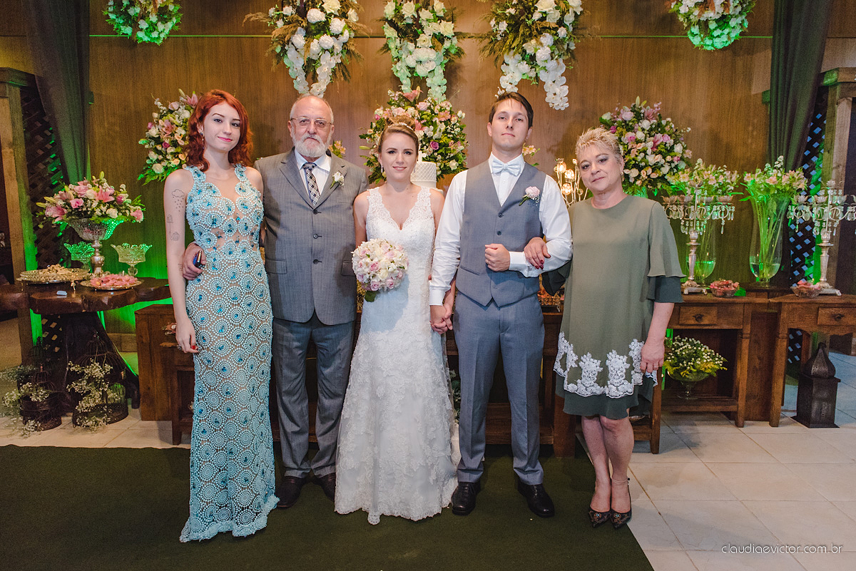 Lindo casamento realizado no cerimonial Casa di Lucca praia com noivo e noiva e vestido de noivo, cachorrinhos e pista de dança por fotógrafos de casamento de Vila Velha fotógrafos de casamento de Vitória fotógrafos de casamento de Serra ES
