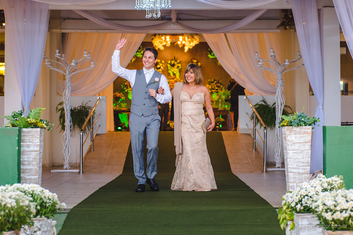 Lindo casamento realizado no cerimonial Casa di Lucca praia com noivo e noiva e vestido de noivo, cachorrinhos e pista de dança por fotógrafos de casamento de Vila Velha fotógrafos de casamento de Vitória fotógrafos de casamento de Serra ES