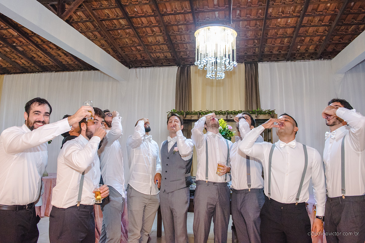 Lindo casamento realizado no cerimonial Casa di Lucca praia com noivo e noiva e vestido de noivo, cachorrinhos e pista de dança por fotógrafos de casamento de Vila Velha fotógrafos de casamento de Vitória fotógrafos de casamento de Serra ES