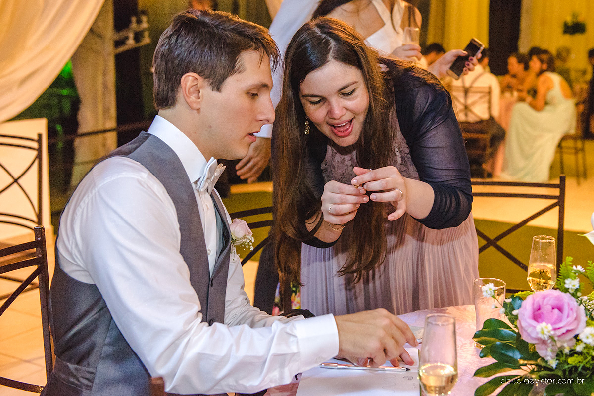 Lindo casamento realizado no cerimonial Casa di Lucca praia com noivo e noiva e vestido de noivo, cachorrinhos e pista de dança por fotógrafos de casamento de Vila Velha fotógrafos de casamento de Vitória fotógrafos de casamento de Serra ES