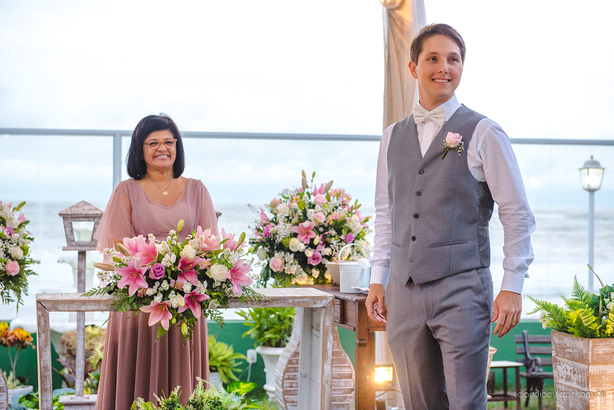 Lindo casamento realizado no cerimonial Casa di Lucca praia com noivo e noiva e vestido de noivo, cachorrinhos e pista de dança por fotógrafos de casamento de Vila Velha fotógrafos de casamento de Vitória fotógrafos de casamento de Serra ES
