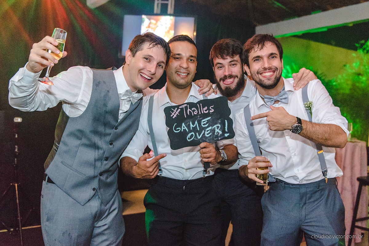 Lindo casamento realizado no cerimonial Casa di Lucca praia com noivo e noiva e vestido de noivo, cachorrinhos e pista de dança por fotógrafos de casamento de Vila Velha fotógrafos de casamento de Vitória fotógrafos de casamento de Serra ES
