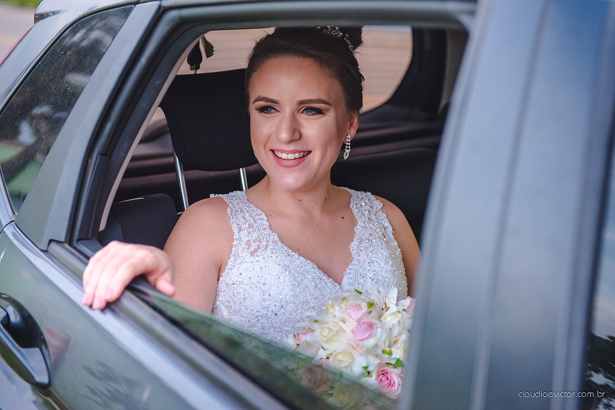 Lindo casamento realizado no cerimonial Casa di Lucca praia com noivo e noiva e vestido de noivo, cachorrinhos e pista de dança por fotógrafos de casamento de Vila Velha fotógrafos de casamento de Vitória fotógrafos de casamento de Serra ES