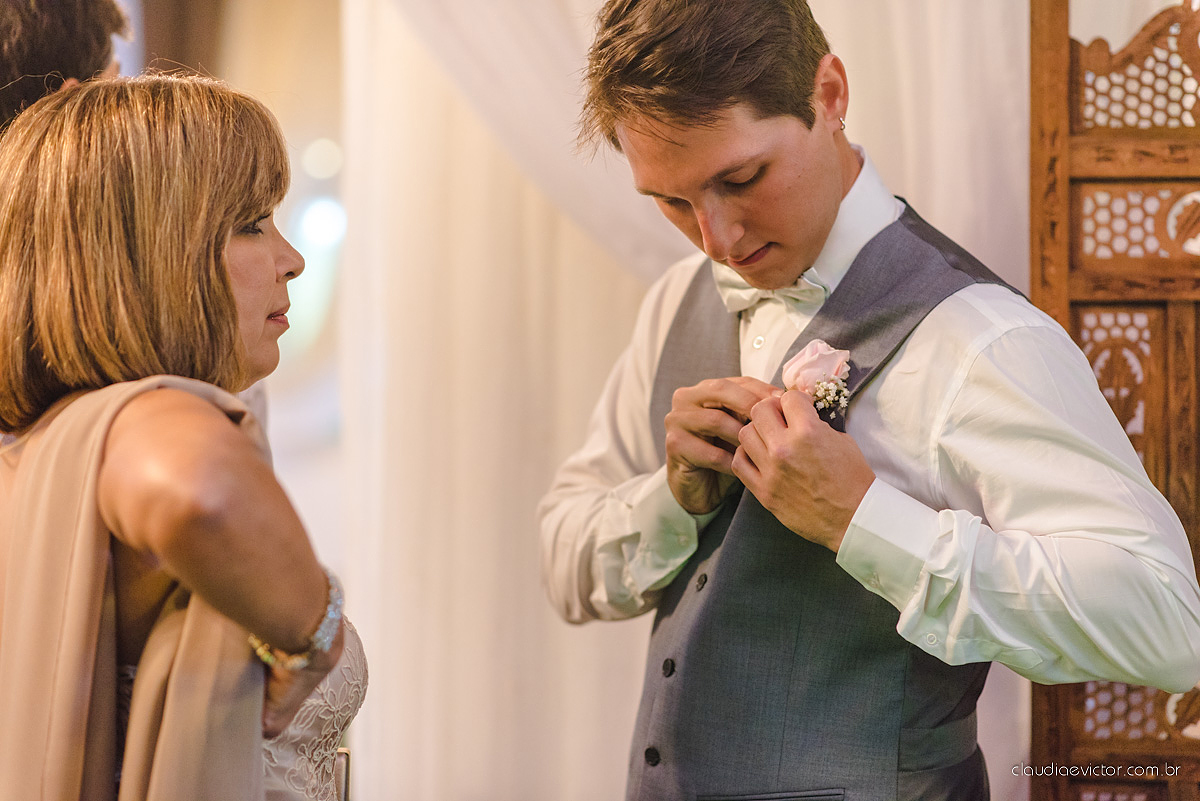 Lindo casamento realizado no cerimonial Casa di Lucca praia com noivo e noiva e vestido de noivo, cachorrinhos e pista de dança por fotógrafos de casamento de Vila Velha fotógrafos de casamento de Vitória fotógrafos de casamento de Serra ES