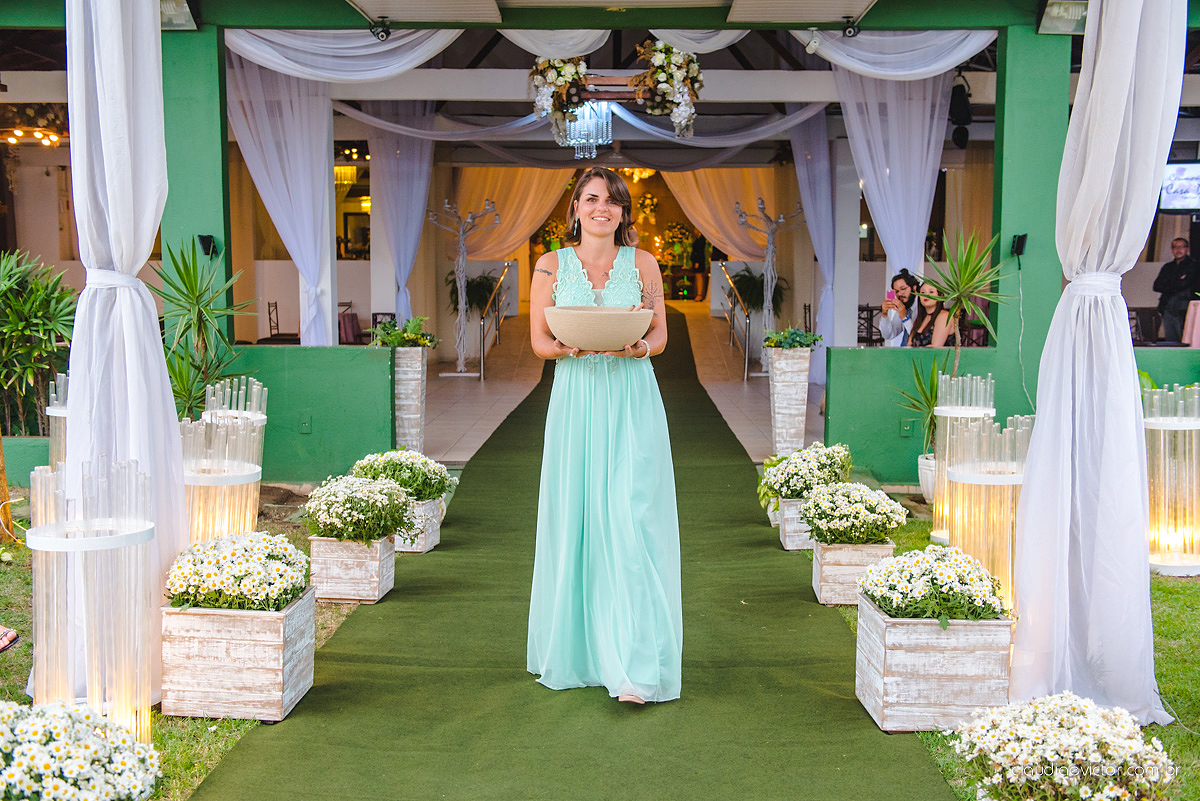 Lindo casamento realizado no cerimonial Casa di Lucca praia com noivo e noiva e vestido de noivo, cachorrinhos e pista de dança por fotógrafos de casamento de Vila Velha fotógrafos de casamento de Vitória fotógrafos de casamento de Serra ES