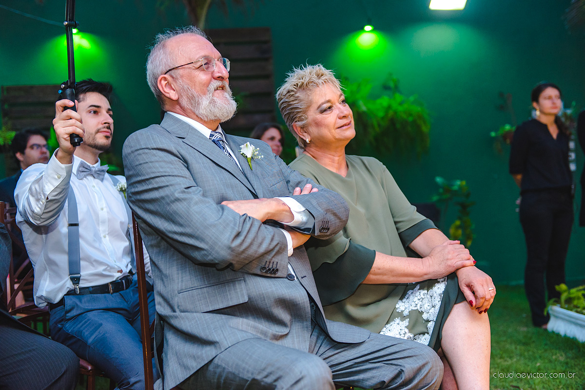 Lindo casamento realizado no cerimonial Casa di Lucca praia com noivo e noiva e vestido de noivo, cachorrinhos e pista de dança por fotógrafos de casamento de Vila Velha fotógrafos de casamento de Vitória fotógrafos de casamento de Serra ES