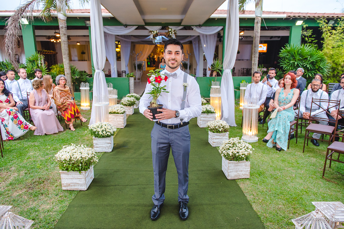 Lindo casamento realizado no cerimonial Casa di Lucca praia com noivo e noiva e vestido de noivo, cachorrinhos e pista de dança por fotógrafos de casamento de Vila Velha fotógrafos de casamento de Vitória fotógrafos de casamento de Serra ES