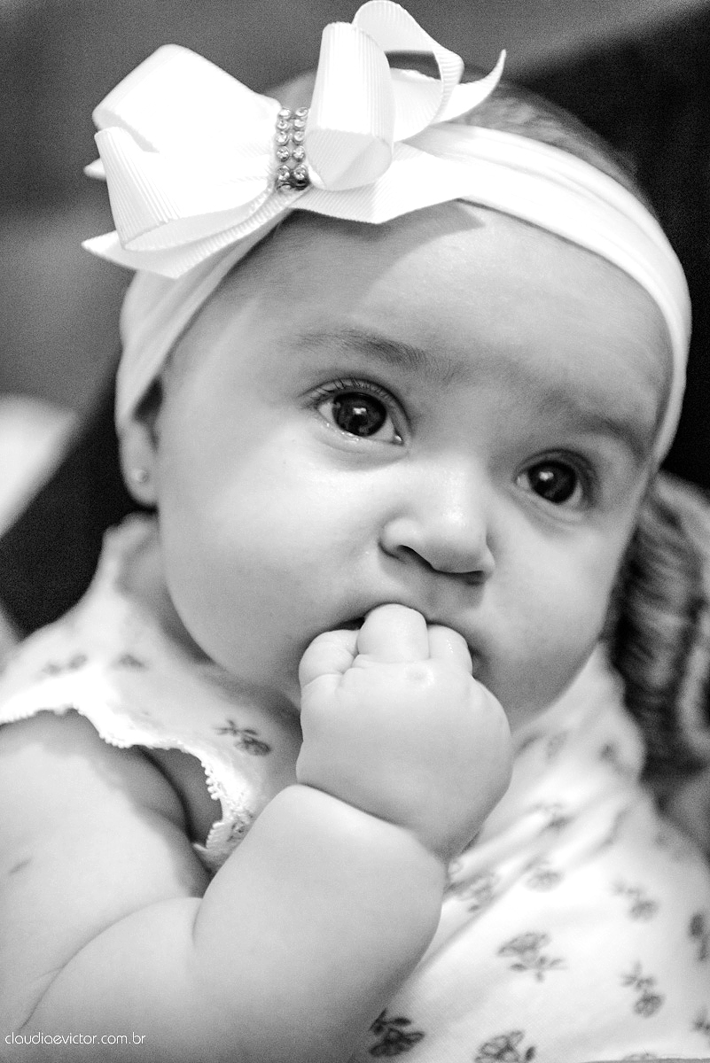 Lindo lifestyle realizado na serra por fotógrafos de casamento de vila velha fotógrafos de casamento de Vitória fotógrafos de casamento de Serra Espirito Santo ES com bebê e sua irmãzinha tomando banho e dormindo