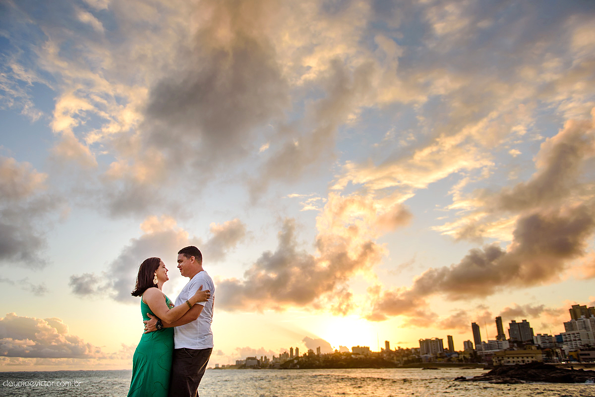 ensaio de bodas com casal realizado em Salvador, Bahia, por fotógrafos de casamento de Vila Velha fotógrafos de casamento de Vitória fotógrafos de casamento de Serra ES na Igreja do Senho do Bonfim Ponta do Humaitá e com por do sol no Rio Vermelho